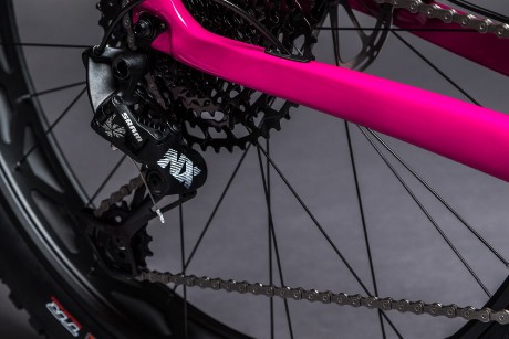 shop-framed-alaskan-carbon-nx-eagle-1x12-fat-bike-carbon-fork-alloy-whweels-pink-black-20-5